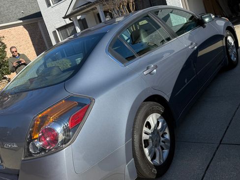 Used 2010 Nissan Altima 2.5 SL w/ SL Pkg image 2