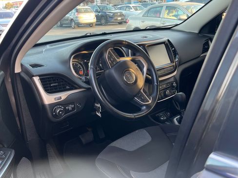 Used 2014 Jeep Cherokee Latitude w/ Comfort/Convenience Group image 5