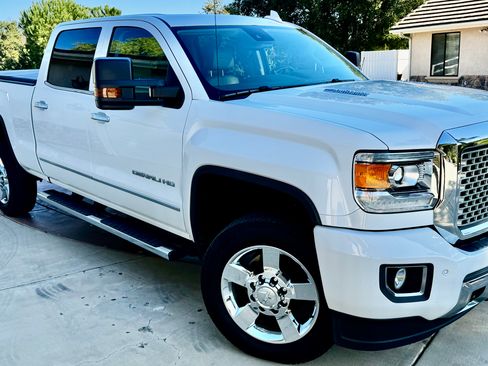 Used 2015 GMC Sierra 2500 Denali w/ Duramax Plus Package image 2