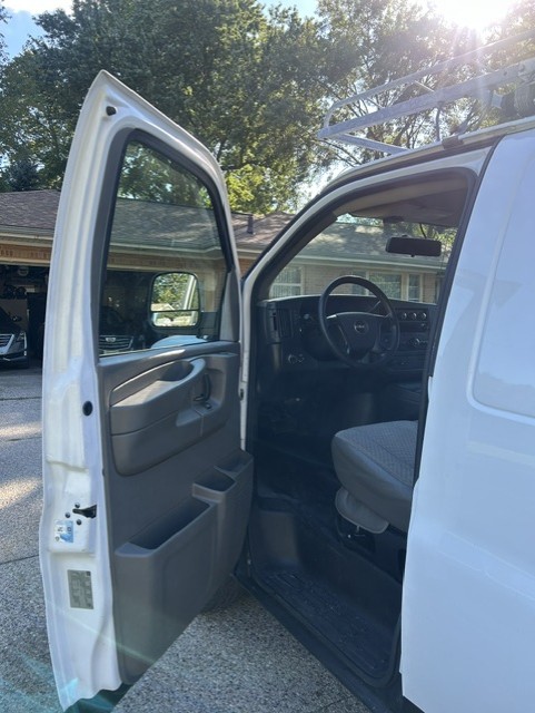 Used 2014 GMC Savana 1500 RWD image 2