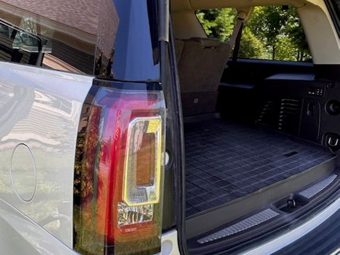 Used 2015 GMC Yukon XL Denali w/ Open Road Package AWD/4WD image 8