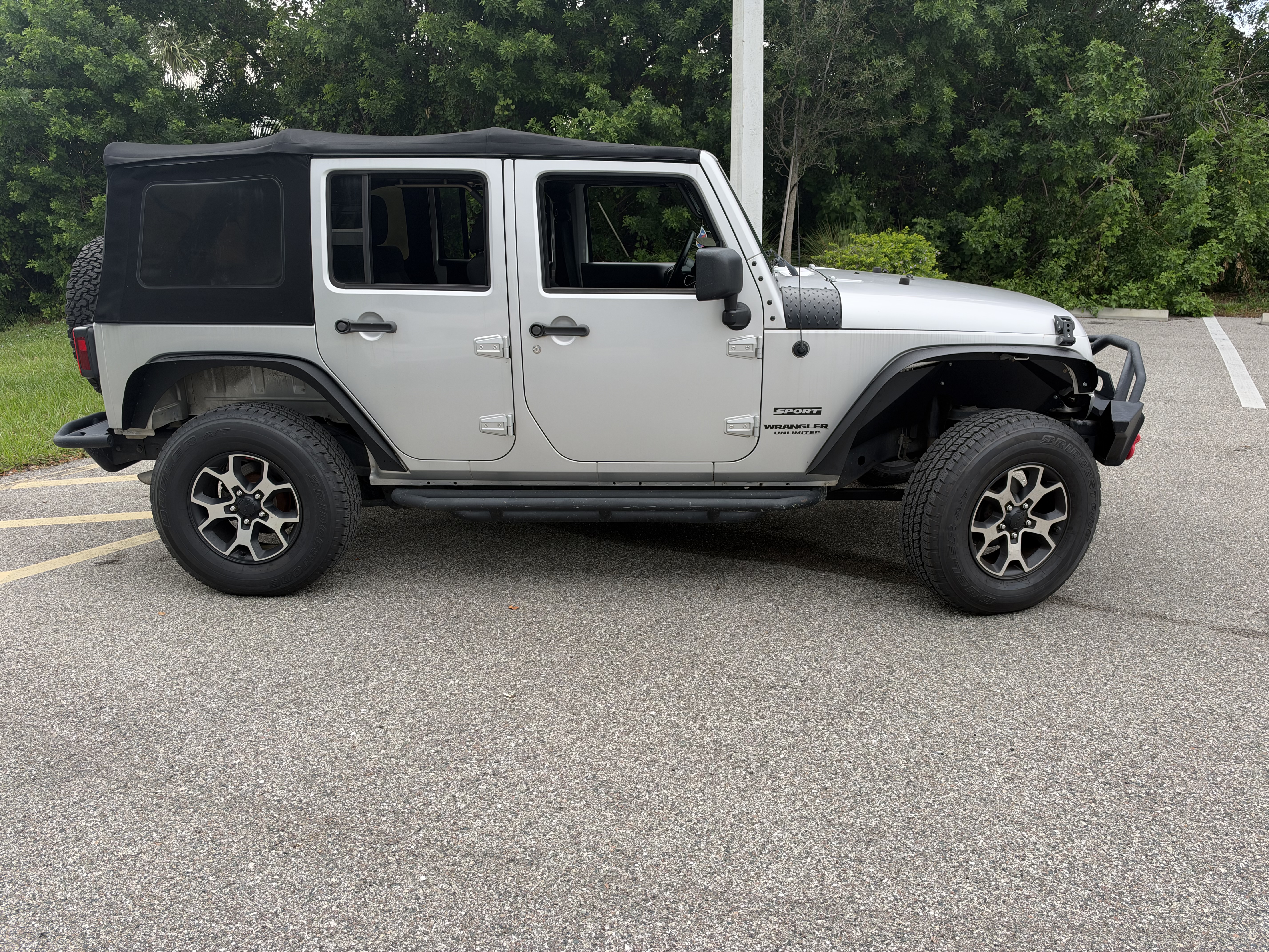 Used 2012 Jeep Wrangler Unlimited Sport AWD/4WD image 10