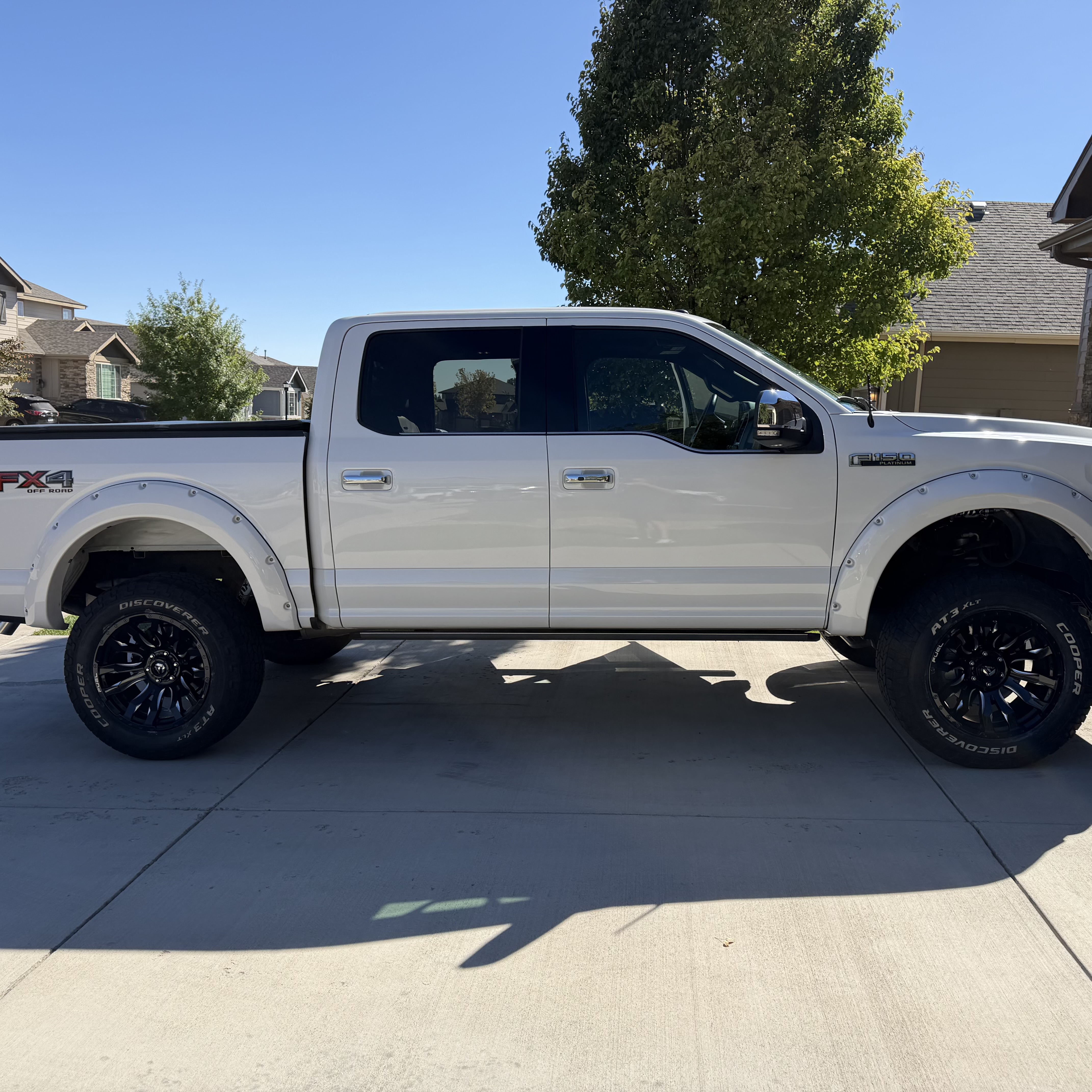 Used 2015 Ford F150 Platinum w/ Equipment Group 701A Luxury AWD/4WD image 4