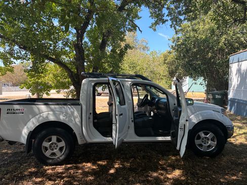 Used 2006 Nissan Frontier NISMO w/ (J01) Sunroof Pkg image 9