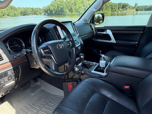 Used 2016 Toyota Land Cruiser AWD/4WD image 10