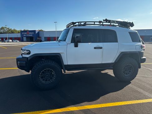 Used 2012 Toyota FJ Cruiser Sport Utility 2D w/ Convenience Pkg image 8