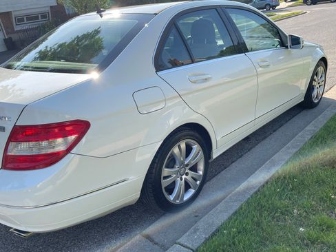 Used 2011 Mercedes-Benz C 300 4MATIC Sedan image 4