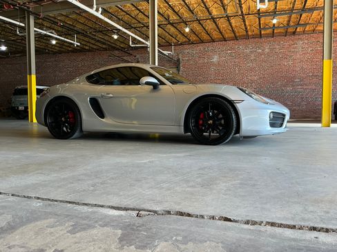 Used 2014 Porsche Cayman S image 2