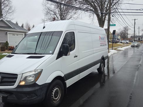 Used 2017 Mercedes-Benz Sprinter 2500 image 2