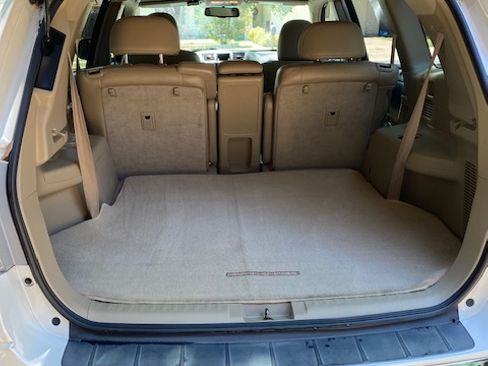 Used 2011 Toyota Highlander Limited w/ Tow Pkg FWD image 8