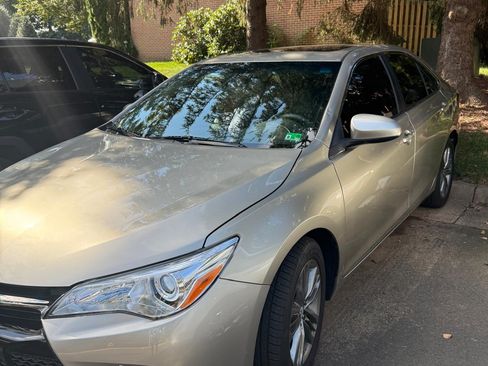 Used 2016 Toyota Camry SE image 8