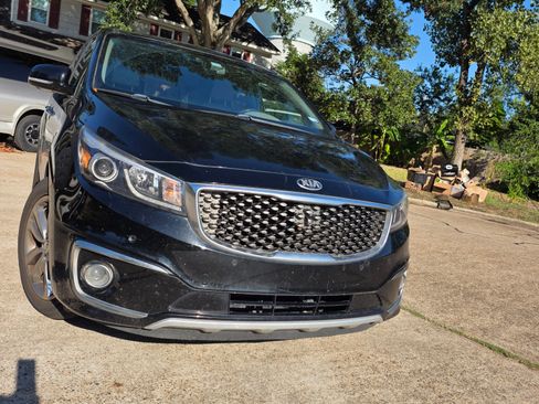 Used 2017 Kia Sedona SX Limited image 2