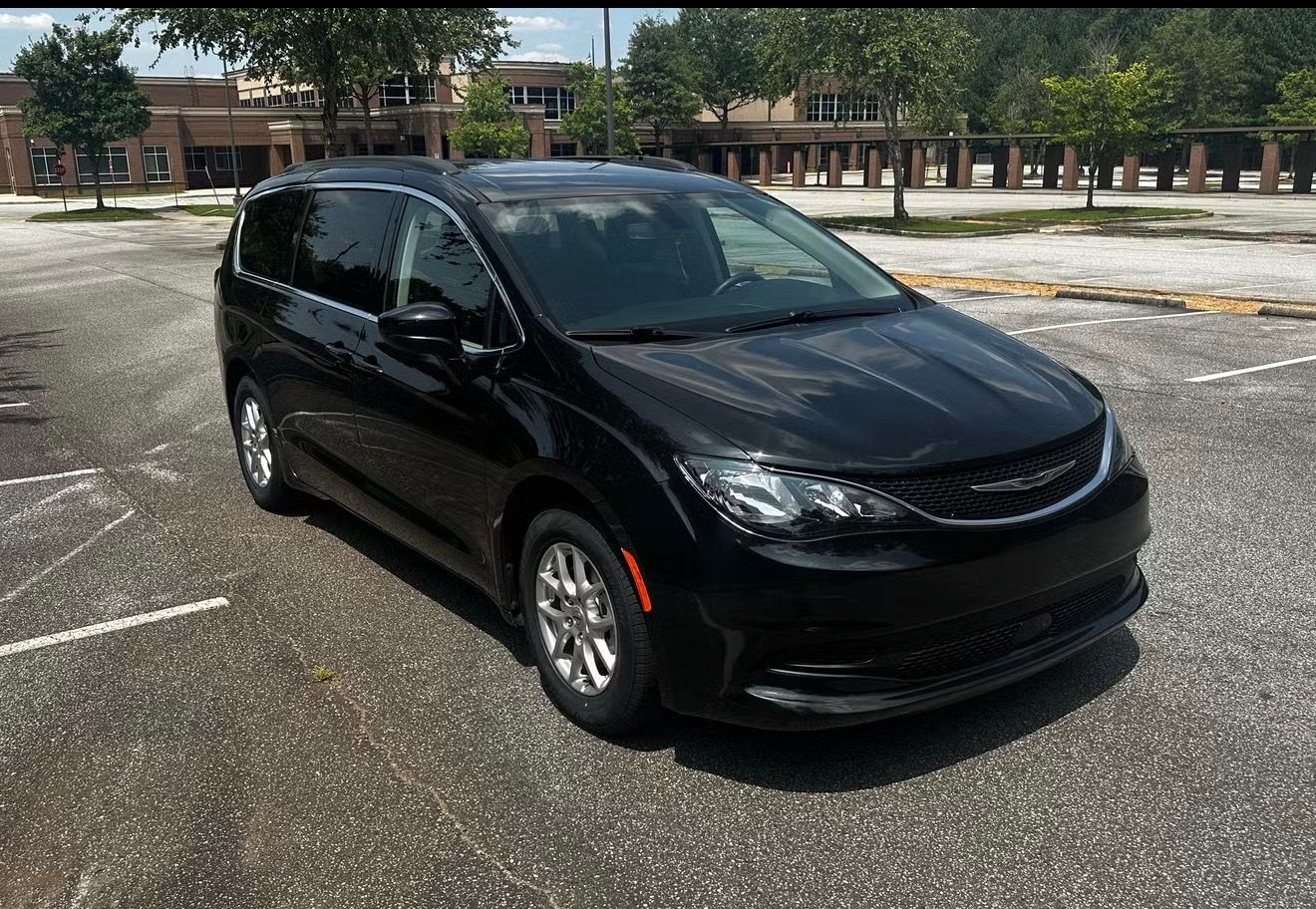 Used 2021 Chrysler Voyager Lxi FWD image 1