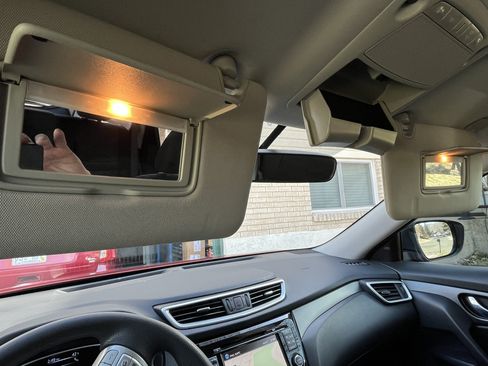 Used 2016 Nissan Rogue SV w/ SV Premium Package image 23