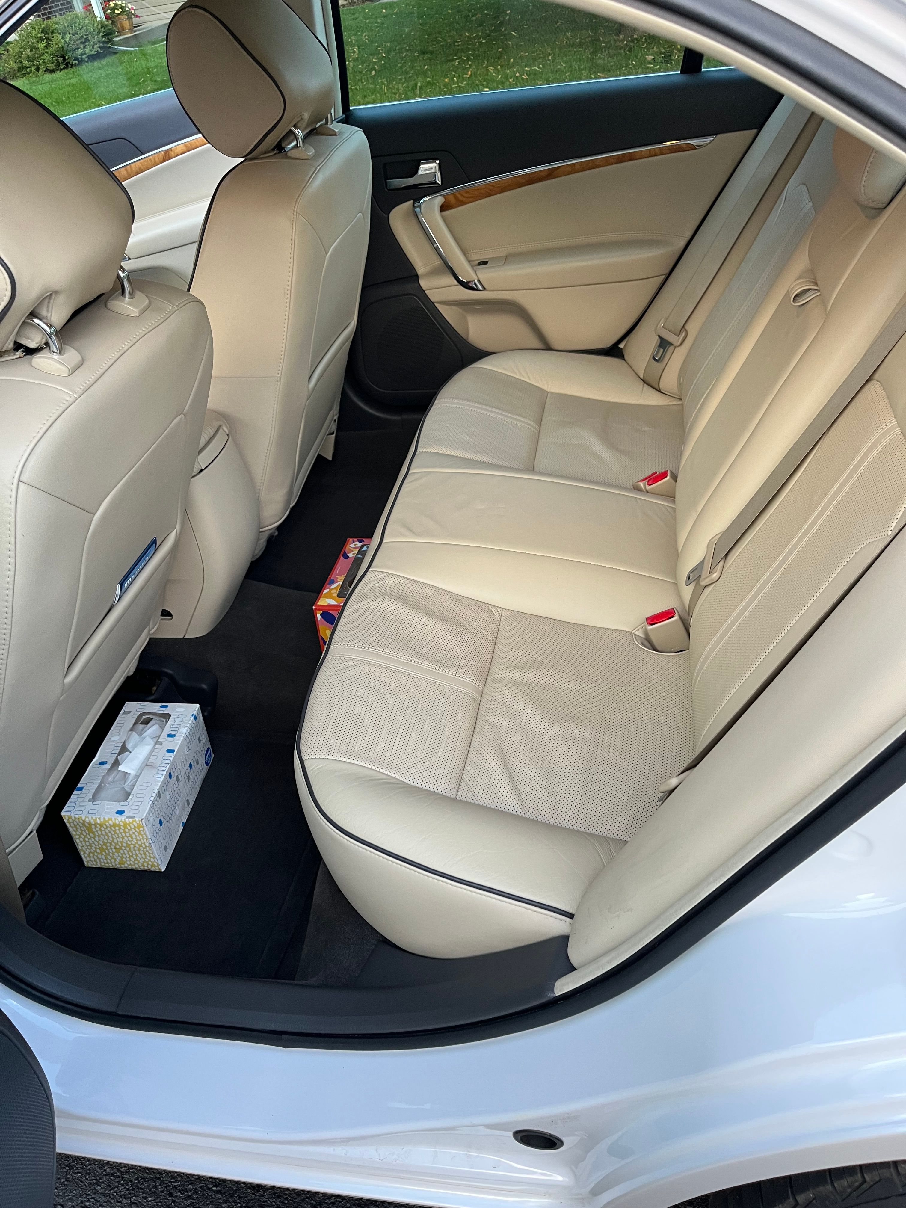 Used 2012 Lincoln MKZ FWD image 11