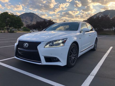 Used 2013 Lexus LS 460 AWD w/ F-Sport Pkg image 8