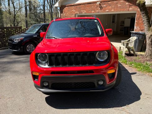 Used 2022 Jeep Renegade Latitude image 2
