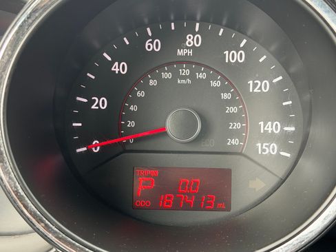 Used 2013 Kia Sorento LX AWD/4WD image 11