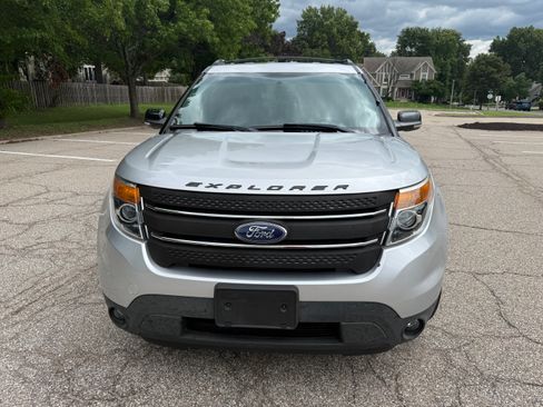Used 2012 Ford Explorer XLT AWD/4WD image 2