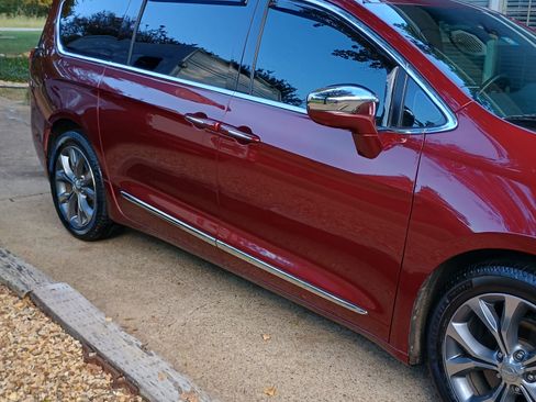 Used 2019 Chrysler Pacifica Limited w/ Advanced Safetytec Group image 5