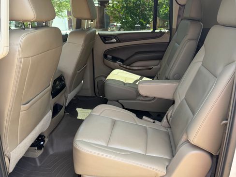 Used 2019 Chevrolet Suburban LT w/ Luxury Package RWD image 9