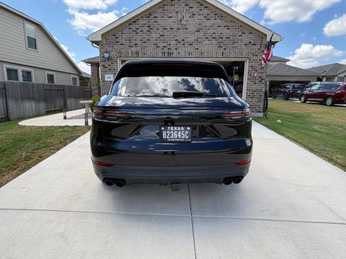 Used 2020 Porsche Cayenne S AWD/4WD image 2