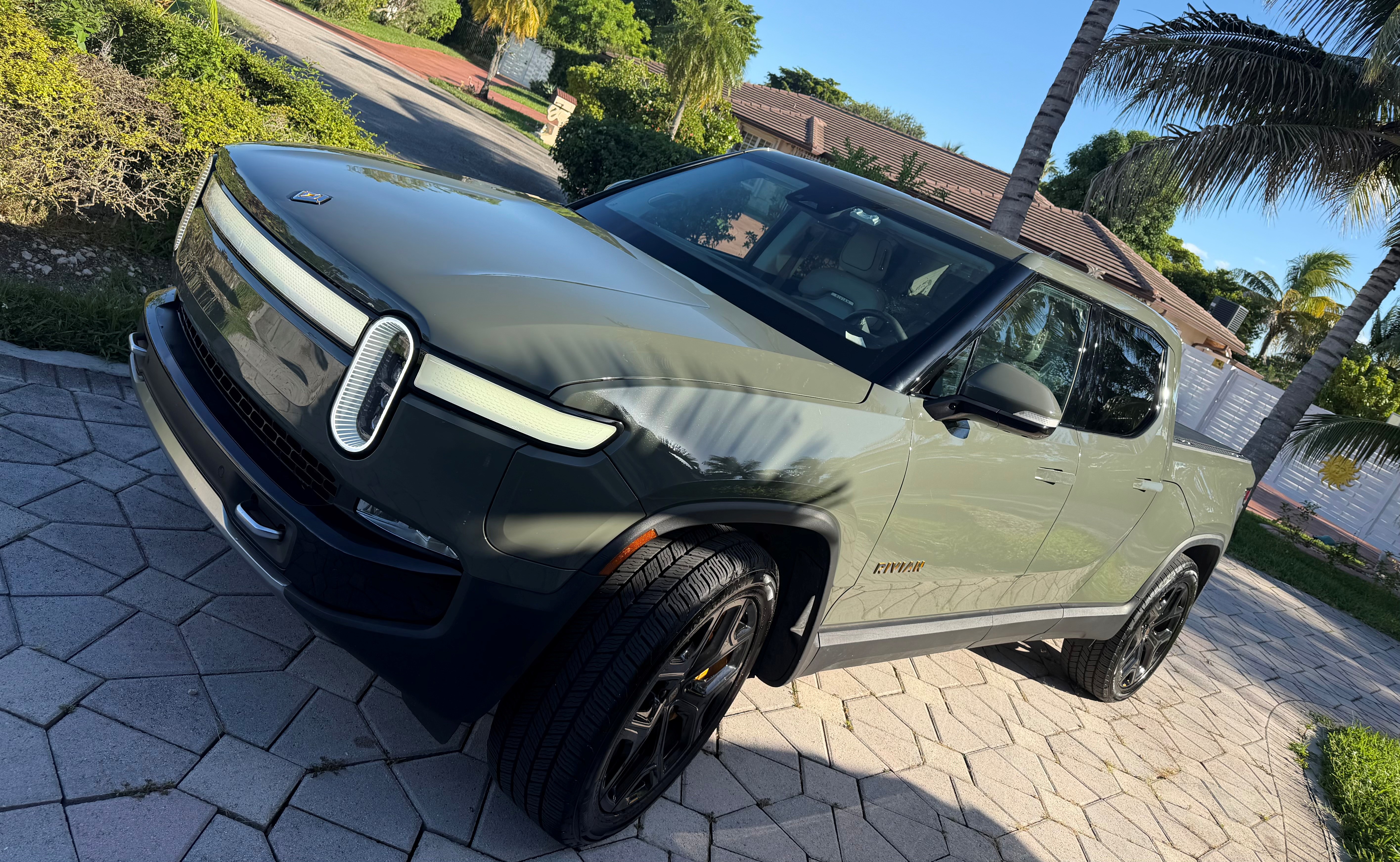 Used 2023 Rivian R1T Launch Edition AWD/4WD image 2