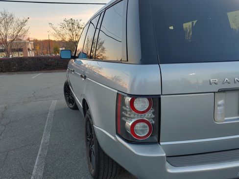 Used 2011 Land Rover Range Rover HSE image 6