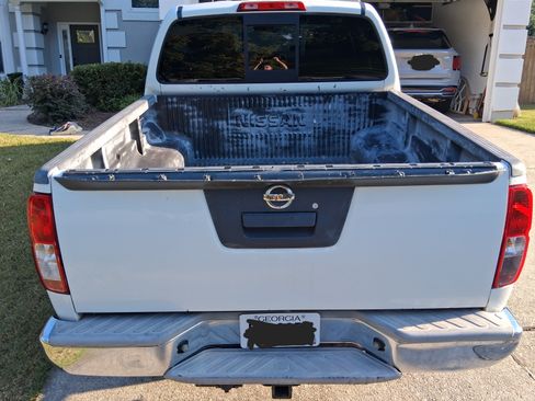 Used 2014 Nissan Frontier SV RWD image 4