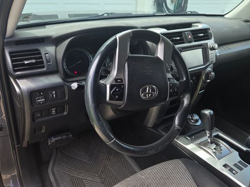 Used 2016 Toyota 4Runner SR5 AWD/4WD image 12