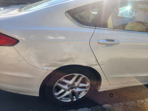 Used 2014 Ford Fusion SE image 15