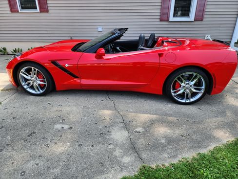 Used 2018 Chevrolet Corvette Stingray Convertible w/ 2LT Preferred Equipment Group image 4