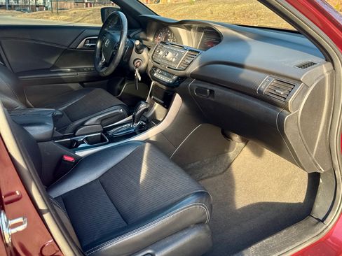 Used 2016 Honda Accord Sport image 10