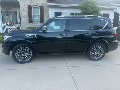 Used 2019 INFINITI QX80 Luxe w/ 22" Wheel Package AWD/4WD image 2
