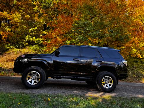 Used 2016 Toyota 4Runner Trail Premium image 2