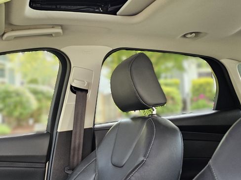 Used 2017 Ford Focus Titanium w/ Titanium Technology Package image 9