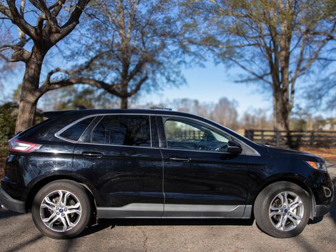 Used 2017 Ford Edge Titanium image 2