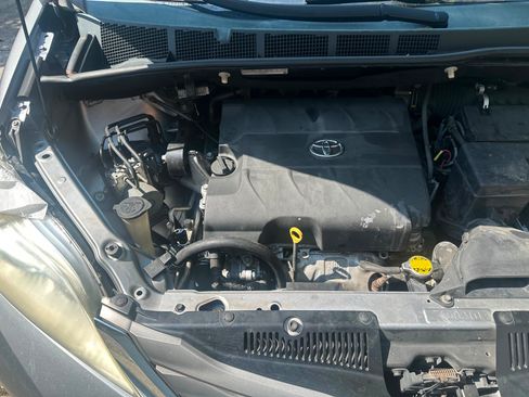 Used 2013 Toyota Sienna XLE w/ Premium Pkg FWD image 19