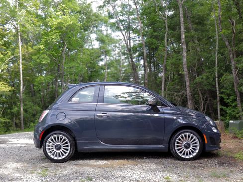 Used 2018 FIAT 500 Lounge FWD image 1