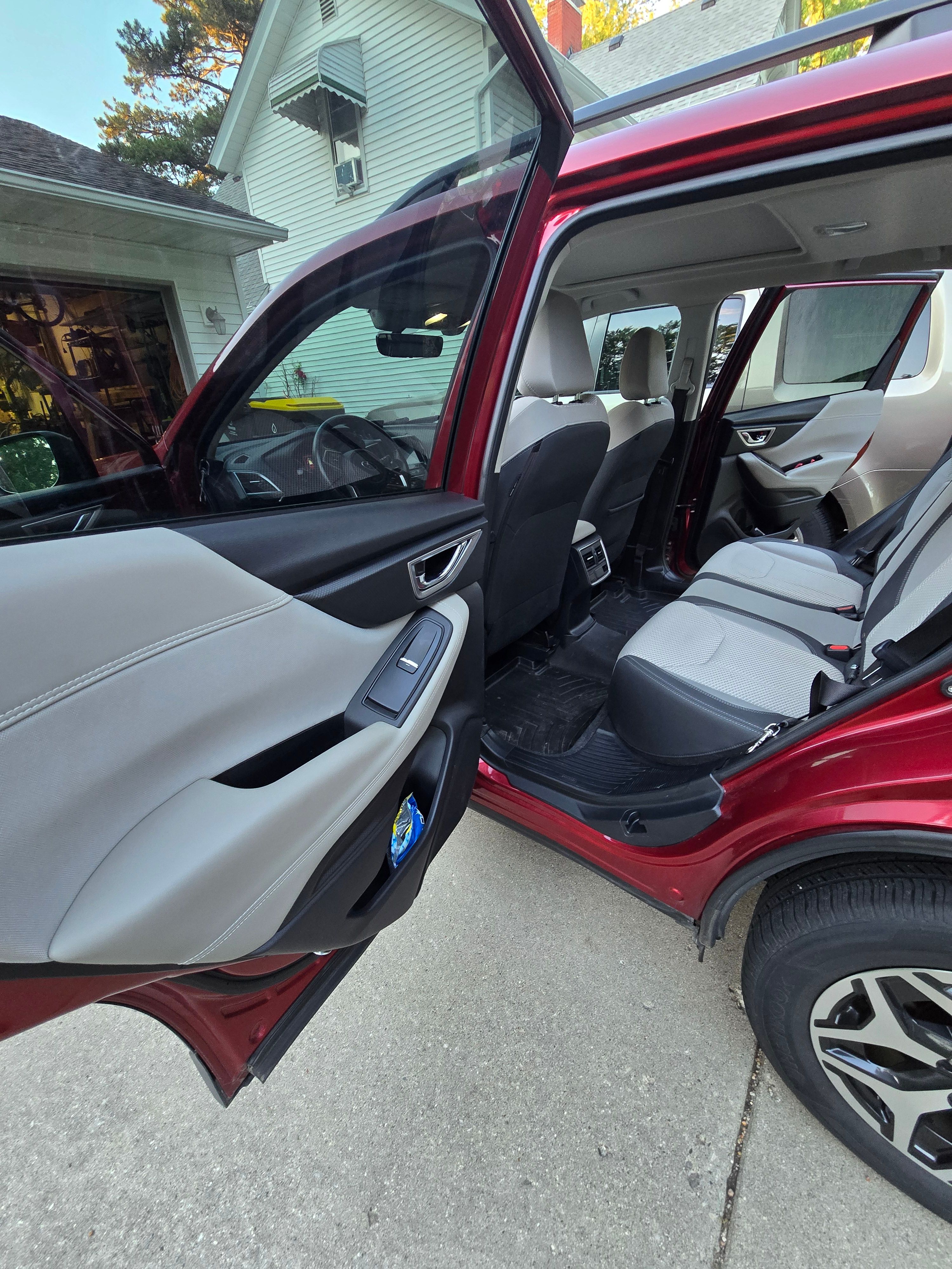 Used 2019 Subaru Forester Premium w/ All-Weather Package AWD/4WD image 14