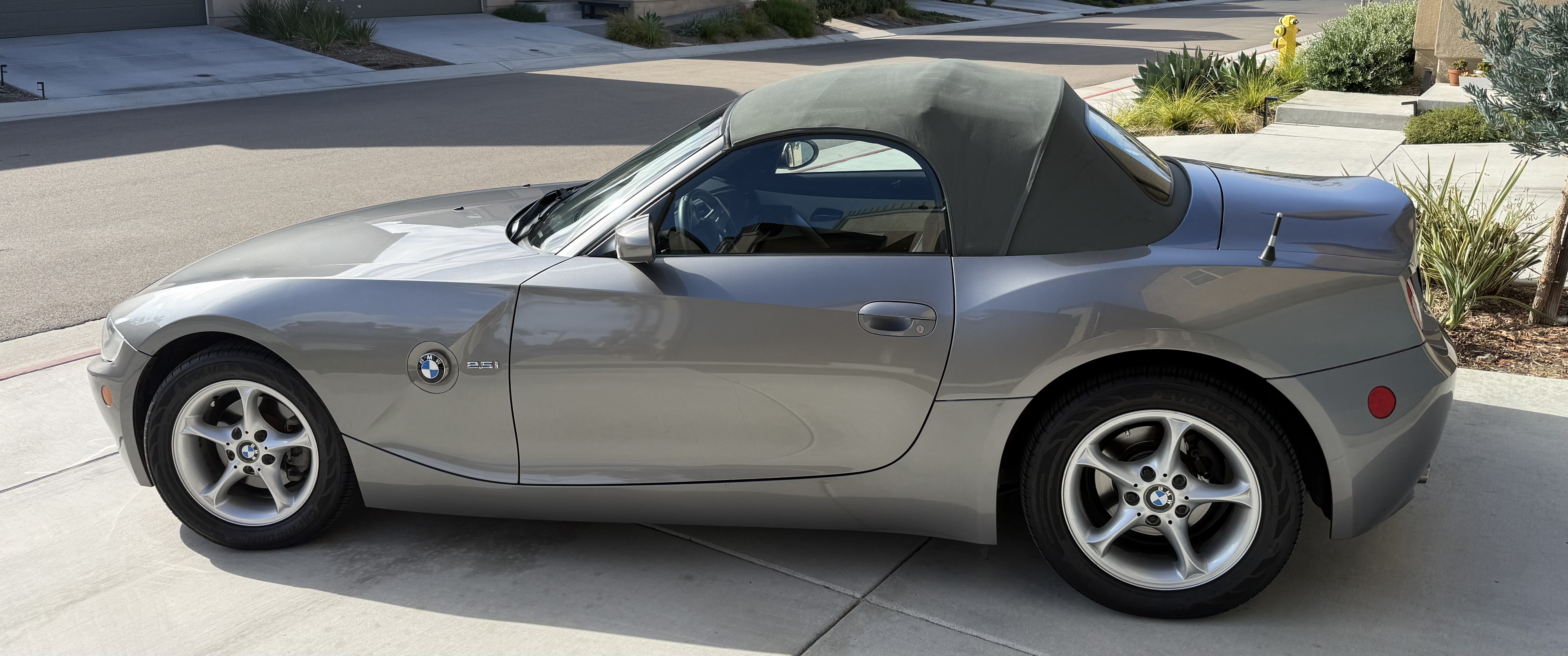 Used 2005 BMW Z4 2.5i RWD image 8