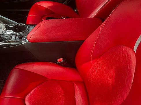 Used 2018 Toyota Camry XSE image 17