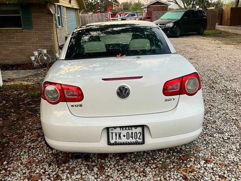 Used 2010 Volkswagen Eos Lux image 2