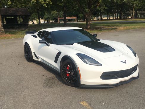 Used 2015 Chevrolet Corvette Z06 w/ 3LZ Preferred Equipment Group image 12