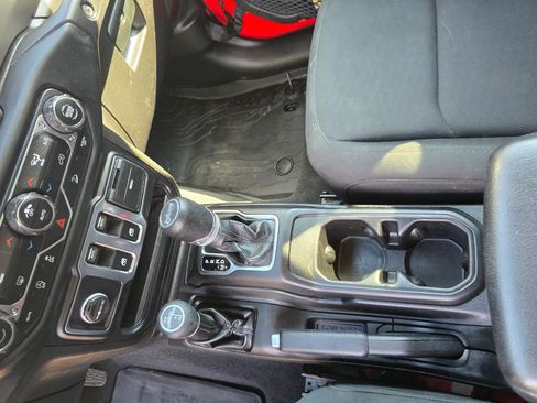 Used 2019 Jeep Wrangler Sport image 4