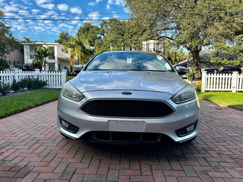 Used 2015 Ford Focus SE w/ SE Sport Package image 10