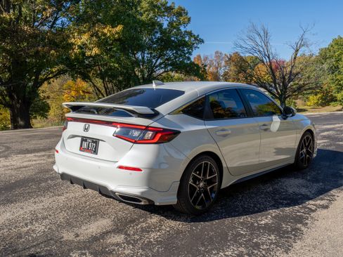 Used 2024 Honda Civic Sport Touring image 5