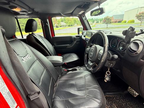 Used 2015 Jeep Wrangler Unlimited Sport AWD/4WD image 14