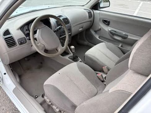 Used 2002 Hyundai Accent GS FWD image 5