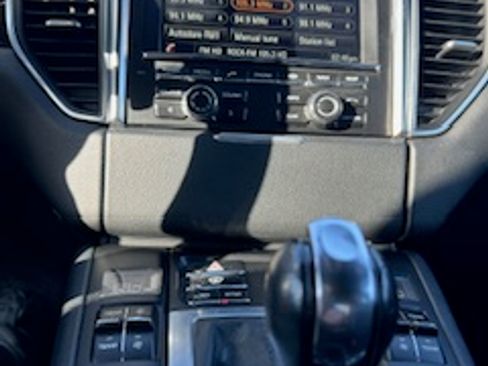 Used 2016 Porsche Macan S image 8